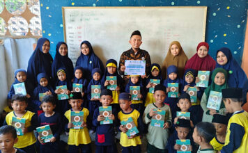 Komunitas Riau Mengaji dan LAZDAI Peduli Salurkan Alquran ke TPA Madrosatul Qur’an Baiturahman Jatiagung