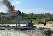 Mesin Tambang Emas Ilegal di Kuansing Dibakar