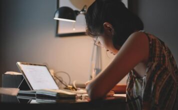 Sering Lembur Ditemani Energy Drink? Awas, Ini Wanti-wanti Ahli Jantung